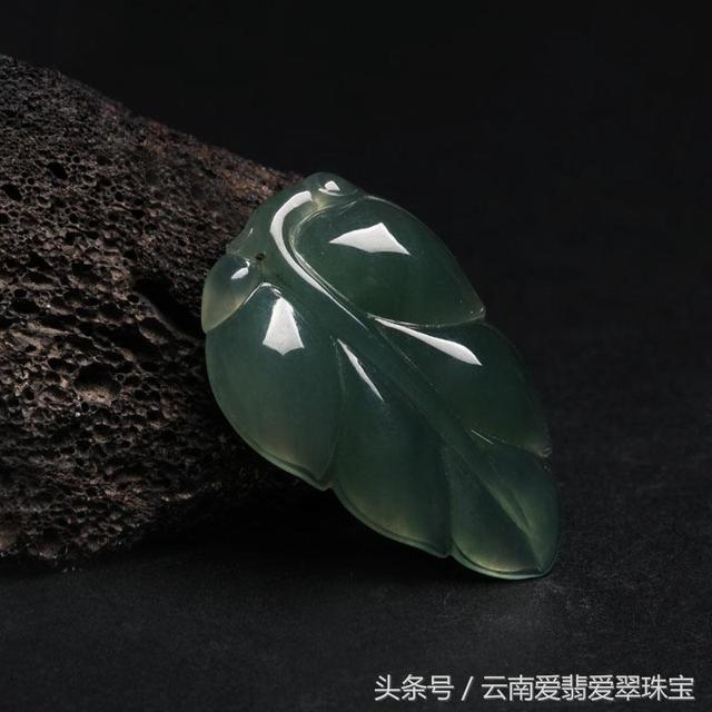 翡翠手镯油青好吗油青冰种翡翠挂件-第7张图片-翡翠网 翡翠手镯油青好吗油青冰种翡翠挂件-第7张图片-翡翠网