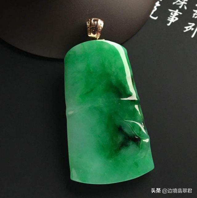 翡翠藓加绿手镯值钱吗,翡翠原石的藓是什么样的-第2张图片-翡翠网 翡翠藓加绿手镯值钱吗,翡翠原石的藓是什么样的-第2张图片-翡翠网