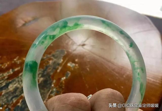 翡翠手镯拍照,翡翠手镯的描述-第1张图片-翡翠网 翡翠手镯拍照,翡翠手镯的描述-第1张图片-翡翠网