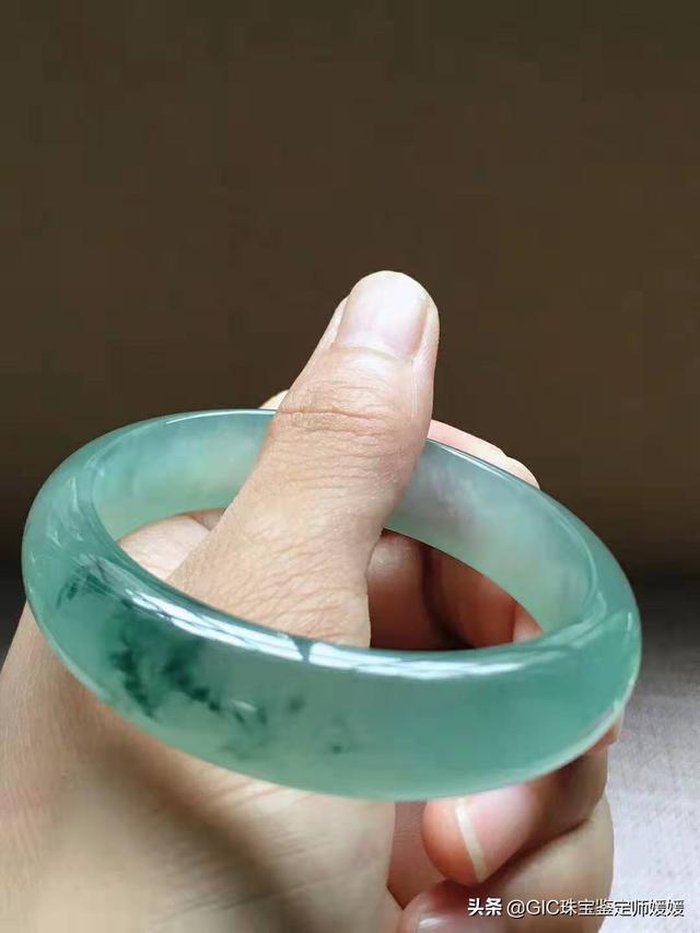 翡翠手镯拍照,翡翠手镯的描述-第16张图片-翡翠网 翡翠手镯拍照,翡翠手镯的描述-第16张图片-翡翠网