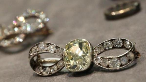 翡翠各场口原石特点及图片中坦路翡翠原石图片-第2张图片-翡翠网 翡翠各场口原石特点及图片中坦路翡翠原石图片-第2张图片-翡翠网