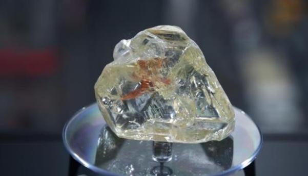 翡翠各场口原石特点及图片中坦路翡翠原石图片-第3张图片-翡翠网 翡翠各场口原石特点及图片中坦路翡翠原石图片-第3张图片-翡翠网