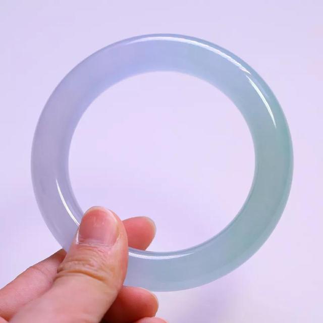 春带彩翡翠手镯寓意春带彩手镯寓意-第2张图片-翡翠网 春带彩翡翠手镯寓意春带彩手镯寓意-第2张图片-翡翠网