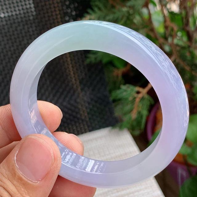 春带彩翡翠手镯寓意春带彩手镯寓意-第4张图片-翡翠网 春带彩翡翠手镯寓意春带彩手镯寓意-第4张图片-翡翠网