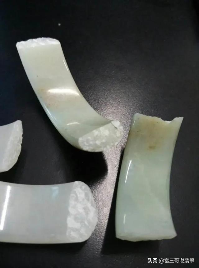 翡翠镯子有横裂纹翡翠手镯摔碎了-第3张图片-翡翠网 翡翠镯子有横裂纹翡翠手镯摔碎了-第3张图片-翡翠网