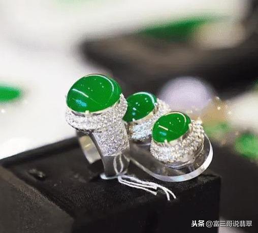 翡翠镯子有横裂纹翡翠手镯摔碎了-第6张图片-翡翠网 翡翠镯子有横裂纹翡翠手镯摔碎了-第6张图片-翡翠网