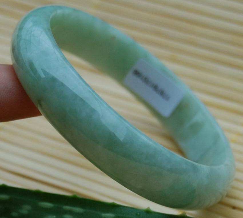 成都哪里可以回收玉手镯,成都翡翠手镯回收电话-第2张图片-翡翠网 成都哪里可以回收玉手镯,成都翡翠手镯回收电话-第2张图片-翡翠网