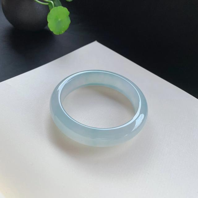 翡翠手镯如何鉴定声音1万左右翡翠手镯图片-第1张图片-翡翠网 翡翠手镯如何鉴定声音1万左右翡翠手镯图片-第1张图片-翡翠网