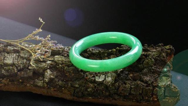 周大福翡翠平安扣翡翠珠宝知识短语-第1张图片-翡翠网 周大福翡翠平安扣翡翠珠宝知识短语-第1张图片-翡翠网