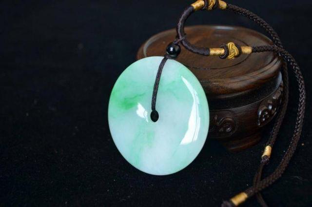 周大福翡翠平安扣翡翠珠宝知识短语-第10张图片-翡翠网 周大福翡翠平安扣翡翠珠宝知识短语-第10张图片-翡翠网