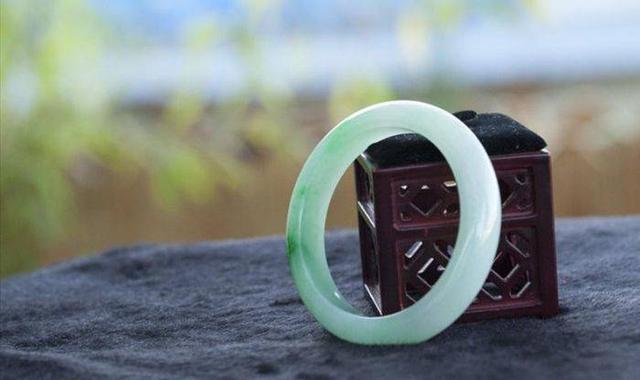 周大福翡翠平安扣翡翠珠宝知识短语-第11张图片-翡翠网 周大福翡翠平安扣翡翠珠宝知识短语-第11张图片-翡翠网