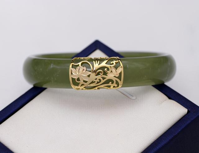 真翡翠手镯摔碎了是什么样翡翠手镯摔坏-第5张图片-翡翠网 真翡翠手镯摔碎了是什么样翡翠手镯摔坏-第5张图片-翡翠网