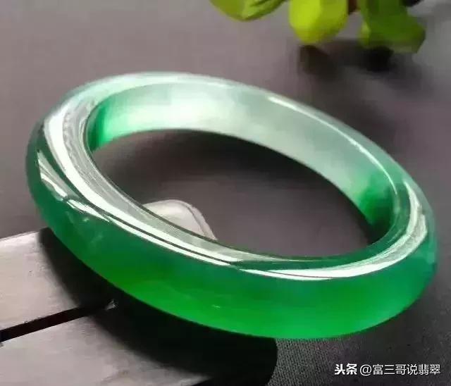 翡翠知识与技巧关于玉石翡翠-第10张图片-翡翠网 翡翠知识与技巧关于玉石翡翠-第10张图片-翡翠网