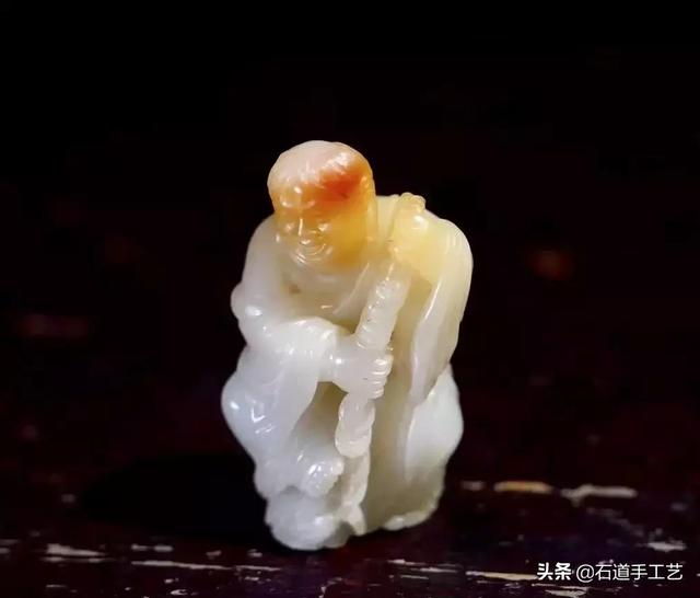 翡翠原石上刷油干什么,翡翠保养油什么油最好-第2张图片-翡翠网