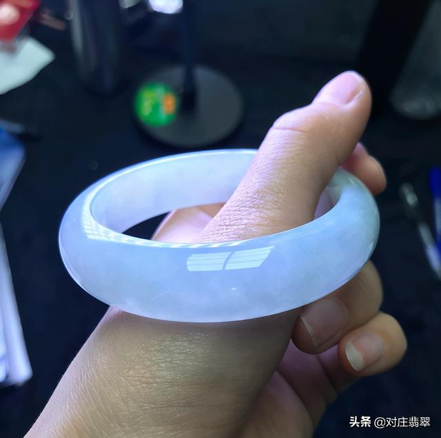 黑翡翠手镯,32种翡翠颜色等级排名-第6张图片-翡翠网 黑翡翠手镯,32种翡翠颜色等级排名-第6张图片-翡翠网