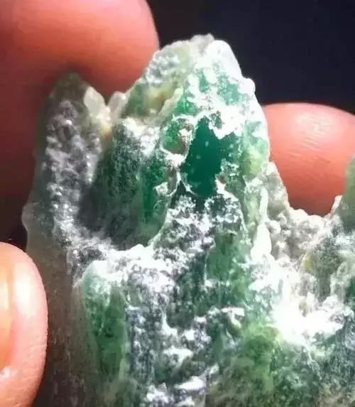 翡翠原石作用功效,翡翠原石装修功效-第11张图片-翡翠网