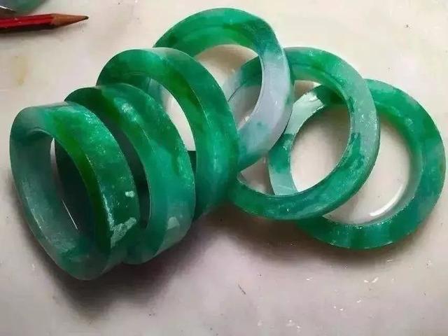 翡翠原石哪有,美女翡翠原石视频-第6张图片-翡翠网 翡翠原石哪有,美女翡翠原石视频-第6张图片-翡翠网