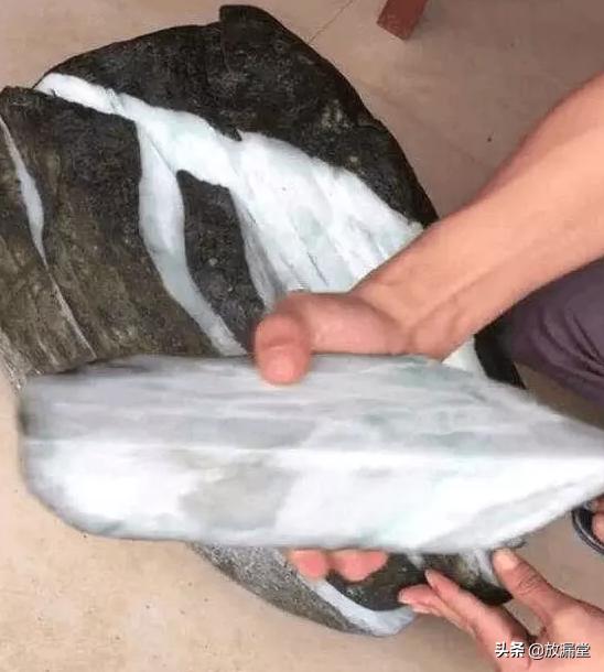 翡翠原石价值切废的翡翠原石图片-第2张图片-翡翠网 翡翠原石价值切废的翡翠原石图片-第2张图片-翡翠网