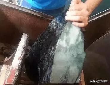 翡翠原石价值切废的翡翠原石图片-第8张图片-翡翠网 翡翠原石价值切废的翡翠原石图片-第8张图片-翡翠网