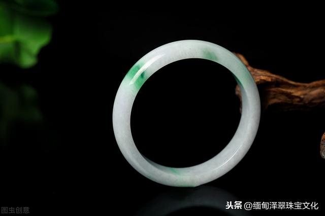 翡翠手镯尺寸对照表2000元价位的玉镯-第11张图片-翡翠网 翡翠手镯尺寸对照表2000元价位的玉镯-第11张图片-翡翠网