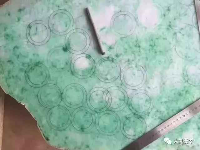 满色飘辣翡翠手镯,3万元糯冰飘花翡翠手镯-第3张图片-翡翠网 满色飘辣翡翠手镯,3万元糯冰飘花翡翠手镯-第3张图片-翡翠网