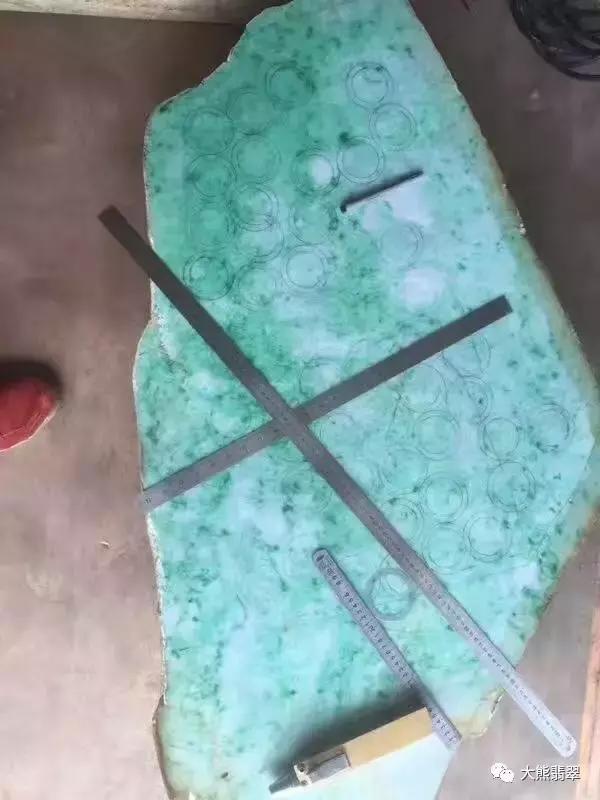 满色飘辣翡翠手镯,3万元糯冰飘花翡翠手镯-第4张图片-翡翠网 满色飘辣翡翠手镯,3万元糯冰飘花翡翠手镯-第4张图片-翡翠网