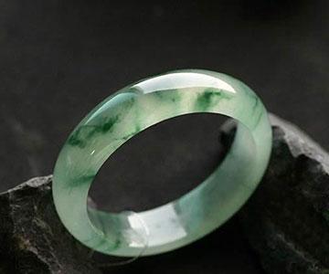 满色飘辣翡翠手镯,3万元糯冰飘花翡翠手镯-第13张图片-翡翠网 满色飘辣翡翠手镯,3万元糯冰飘花翡翠手镯-第13张图片-翡翠网