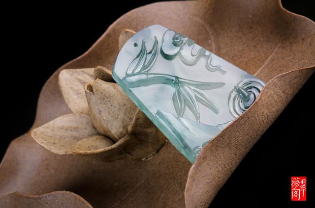 冰种飘绿翡翠,冰种飘蓝花翡翠价格-第4张图片-翡翠网 冰种飘绿翡翠,冰种飘蓝花翡翠价格-第4张图片-翡翠网