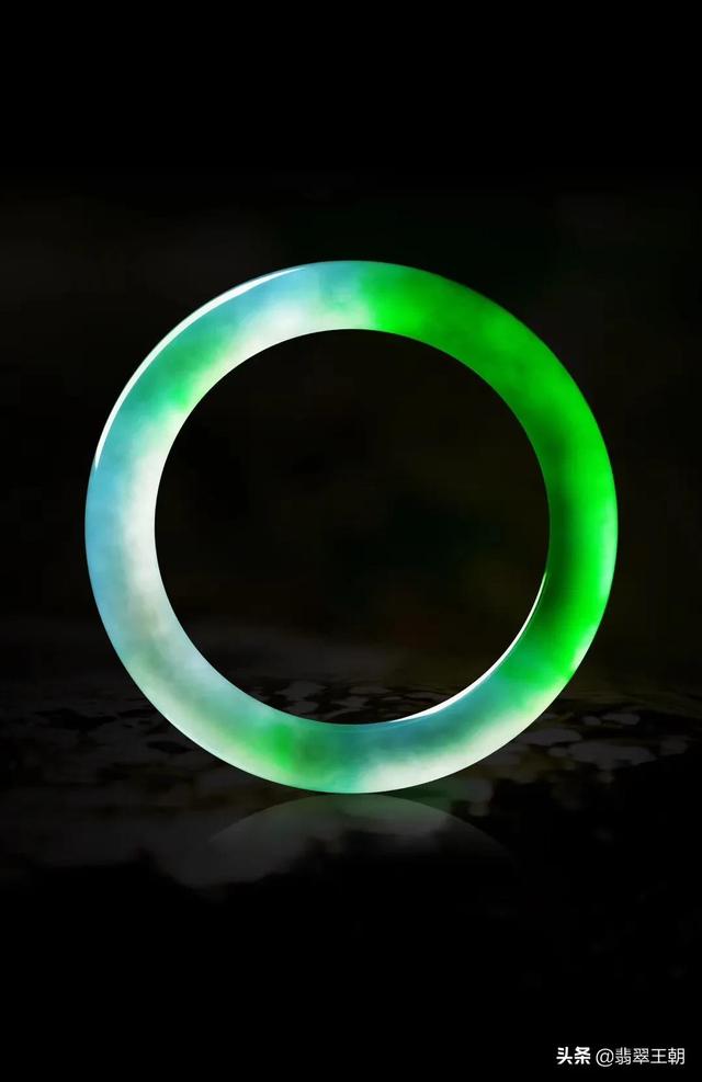 赞美黄金手镯的100句,怎么形容翡翠手镯-第2张图片-翡翠网 赞美黄金手镯的100句,怎么形容翡翠手镯-第2张图片-翡翠网