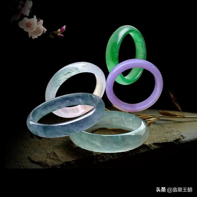 赞美黄金手镯的100句,怎么形容翡翠手镯-第3张图片-翡翠网 赞美黄金手镯的100句,怎么形容翡翠手镯-第3张图片-翡翠网