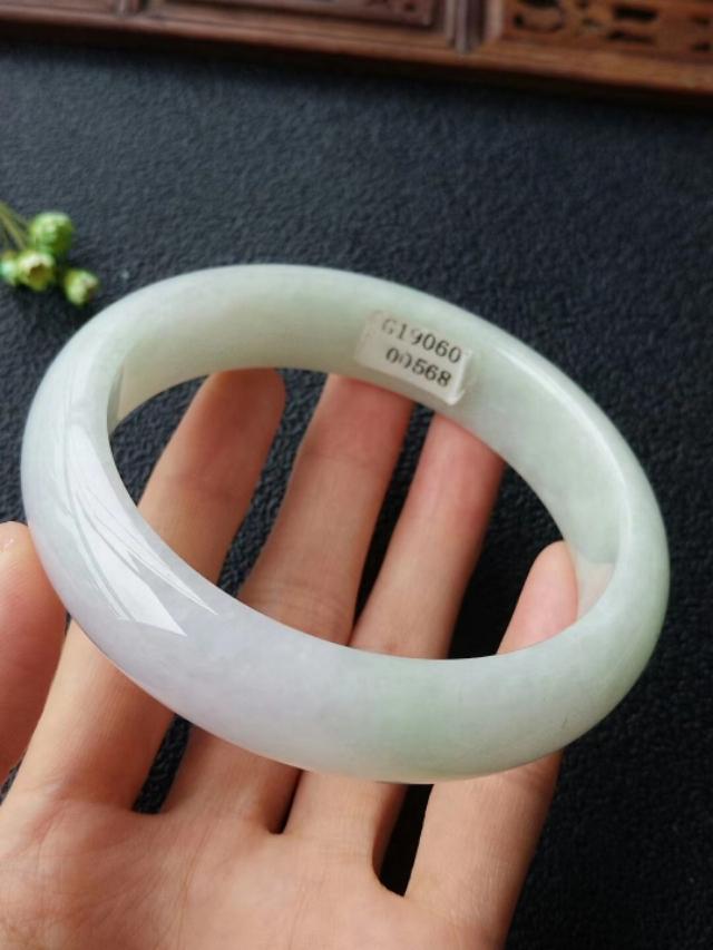成都买翡翠手镯商场在哪里翡翠手镯商场价格-第1张图片-翡翠网 成都买翡翠手镯商场在哪里翡翠手镯商场价格-第1张图片-翡翠网