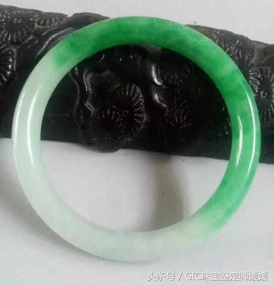 如何选翡翠手镯,什么样子的玉手镯是好的-第3张图片-翡翠网 如何选翡翠手镯,什么样子的玉手镯是好的-第3张图片-翡翠网