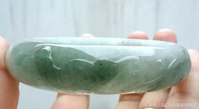 如何选翡翠手镯,什么样子的玉手镯是好的-第5张图片-翡翠网 如何选翡翠手镯,什么样子的玉手镯是好的-第5张图片-翡翠网