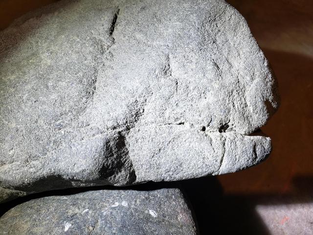 翡翠原石的绺裂,翡翠的原石在哪里-第2张图片-翡翠网 翡翠原石的绺裂,翡翠的原石在哪里-第2张图片-翡翠网