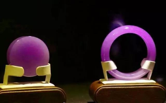 豆种紫罗兰翡翠手镯,老坑冰种翡翠-第1张图片-翡翠网 豆种紫罗兰翡翠手镯,老坑冰种翡翠-第1张图片-翡翠网