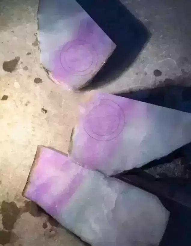 豆种紫罗兰翡翠手镯,老坑冰种翡翠-第3张图片-翡翠网 豆种紫罗兰翡翠手镯,老坑冰种翡翠-第3张图片-翡翠网