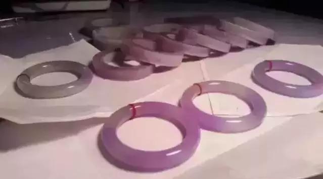 豆种紫罗兰翡翠手镯,老坑冰种翡翠-第4张图片-翡翠网 豆种紫罗兰翡翠手镯,老坑冰种翡翠-第4张图片-翡翠网