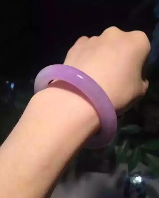 豆种紫罗兰翡翠手镯,老坑冰种翡翠-第6张图片-翡翠网 豆种紫罗兰翡翠手镯,老坑冰种翡翠-第6张图片-翡翠网