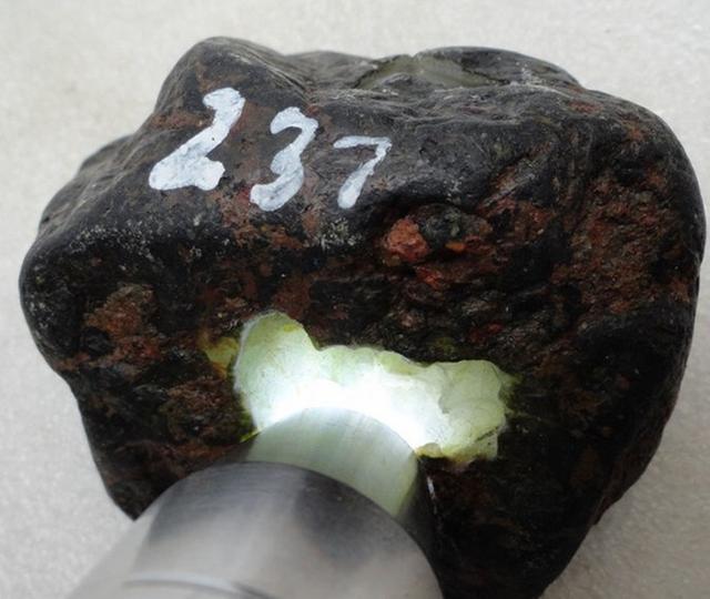 豆种紫罗兰翡翠手镯,老坑冰种翡翠-第10张图片-翡翠网 豆种紫罗兰翡翠手镯,老坑冰种翡翠-第10张图片-翡翠网