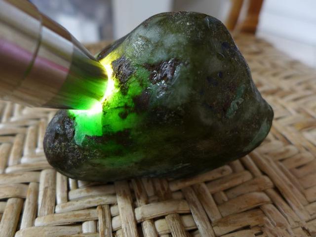 豆种紫罗兰翡翠手镯,老坑冰种翡翠-第11张图片-翡翠网 豆种紫罗兰翡翠手镯,老坑冰种翡翠-第11张图片-翡翠网