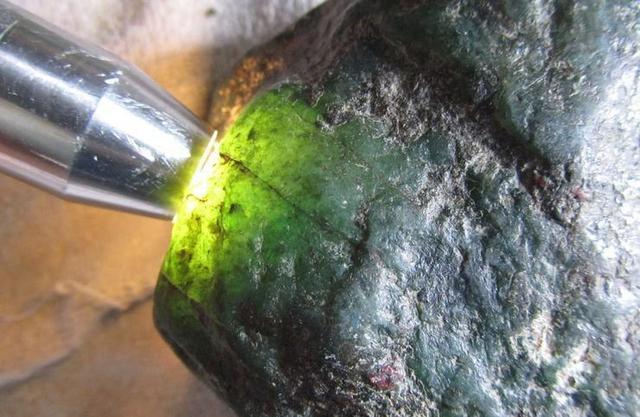 豆种紫罗兰翡翠手镯,老坑冰种翡翠-第12张图片-翡翠网 豆种紫罗兰翡翠手镯,老坑冰种翡翠-第12张图片-翡翠网