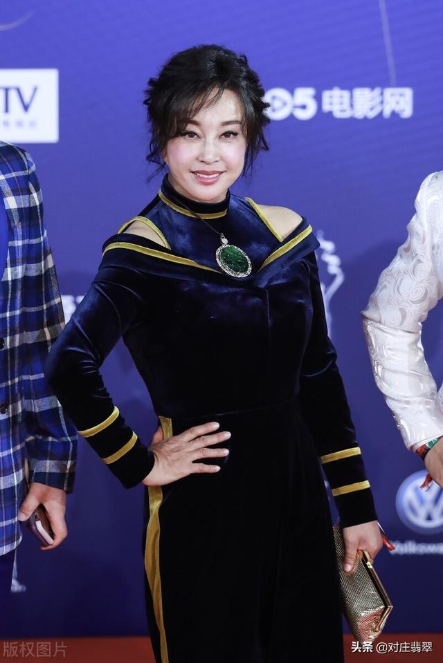 满绿翡翠葫芦掉坠的价格,绿翡翠吊坠多少钱-第2张图片-翡翠网 满绿翡翠葫芦掉坠的价格,绿翡翠吊坠多少钱-第2张图片-翡翠网