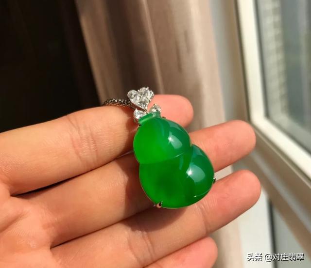 满绿翡翠葫芦掉坠的价格,绿翡翠吊坠多少钱-第5张图片-翡翠网 满绿翡翠葫芦掉坠的价格,绿翡翠吊坠多少钱-第5张图片-翡翠网