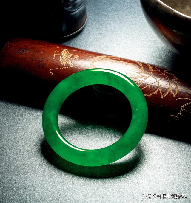 春带彩翡翠手镯价值千万翡翠手镯-第3张图片-翡翠网 春带彩翡翠手镯价值千万翡翠手镯-第3张图片-翡翠网