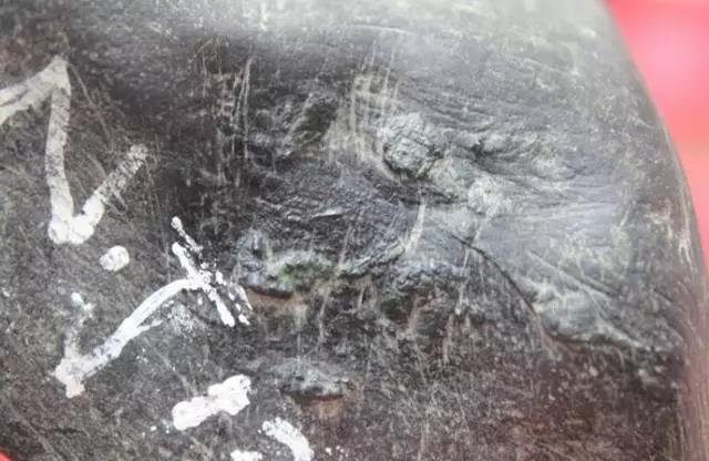 翡翠原石有松花,翡翠松花蟒带-第8张图片-翡翠网