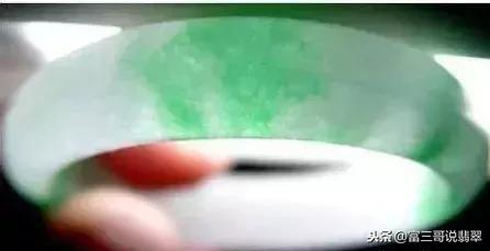 翡翠手镯带紫色好吗带春翡翠手镯价格-第23张图片-翡翠网 翡翠手镯带紫色好吗带春翡翠手镯价格-第23张图片-翡翠网