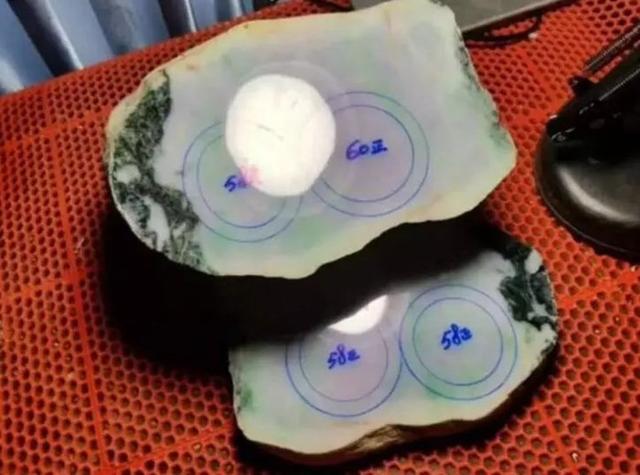 木那翡翠原石切开后会涨吗,翡翠的原石在哪里-第2张图片-翡翠网 木那翡翠原石切开后会涨吗,翡翠的原石在哪里-第2张图片-翡翠网