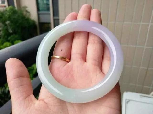 木那翡翠原石切开后会涨吗,翡翠的原石在哪里-第5张图片-翡翠网 木那翡翠原石切开后会涨吗,翡翠的原石在哪里-第5张图片-翡翠网