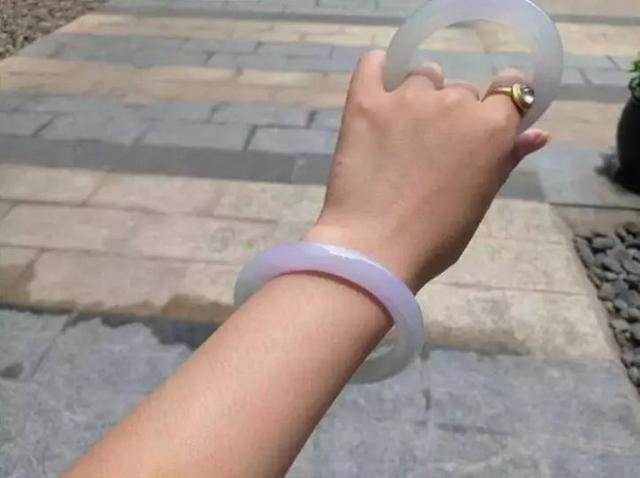 木那翡翠原石切开后会涨吗,翡翠的原石在哪里-第6张图片-翡翠网 木那翡翠原石切开后会涨吗,翡翠的原石在哪里-第6张图片-翡翠网