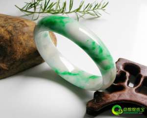 香港周大福翡翠手镯图片周大福翡翠手镯怎么样-第2张图片-翡翠网 香港周大福翡翠手镯图片周大福翡翠手镯怎么样-第2张图片-翡翠网